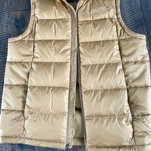 This is a large NorthFace puffer vest in like new condition only worn twice.